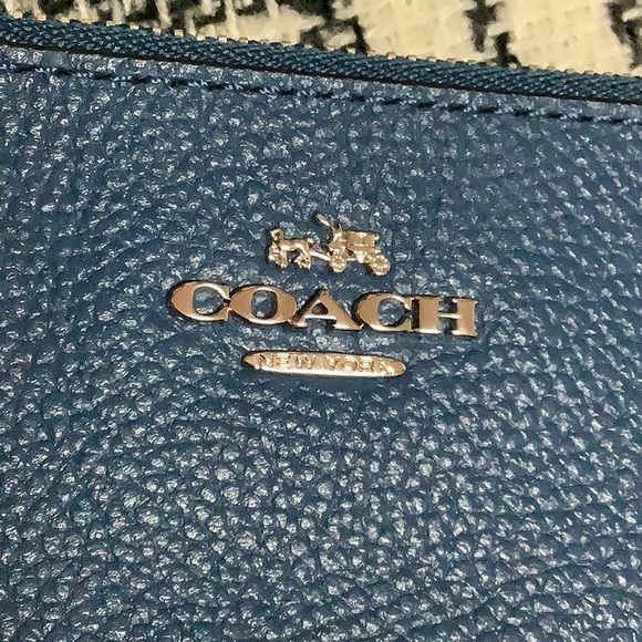 Coach blue leather Sherpa trimmed zippered wristlet - Picture 3 of 7